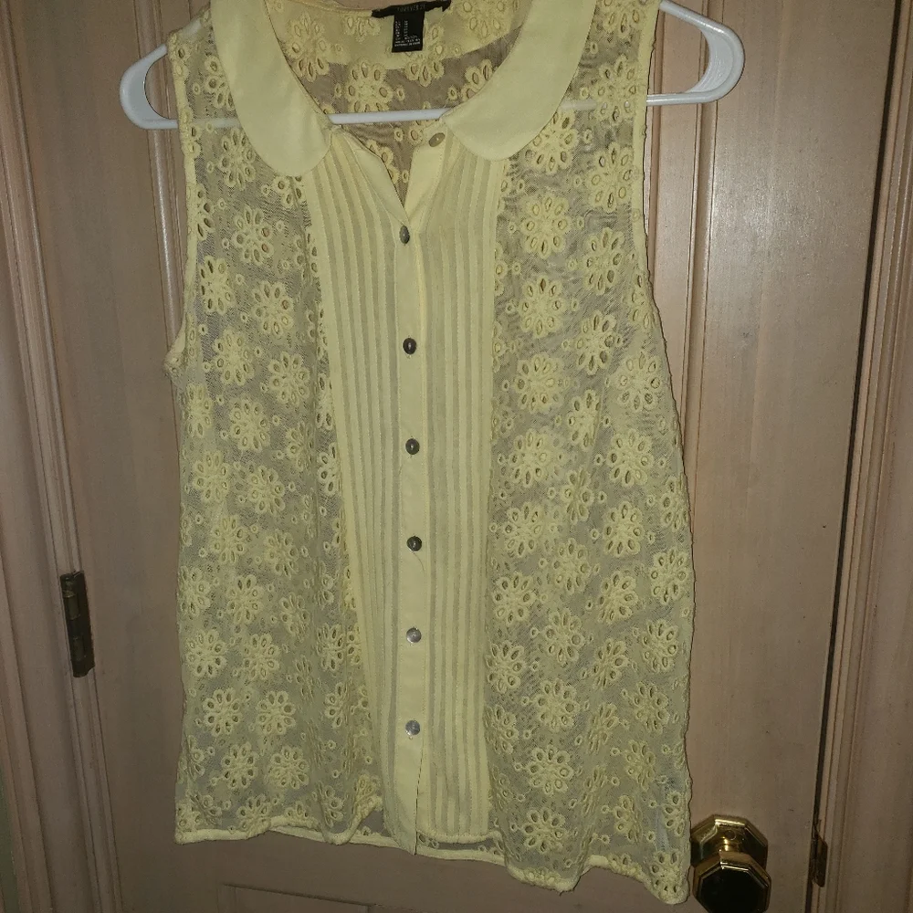 Misses sz M Forever 21 Summer Beachy eyelet sheer Floral shirt Beautiful yellow - Picture 3 of 4